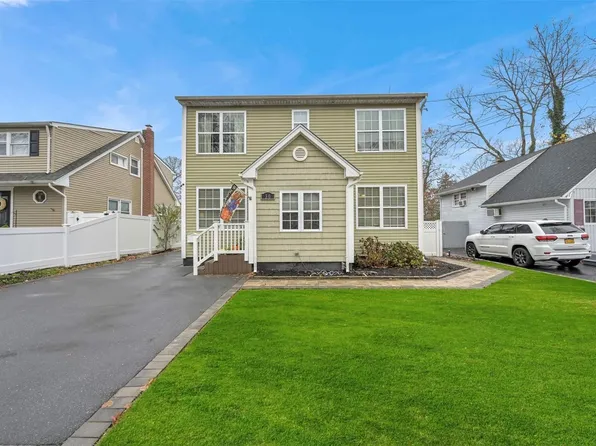 30 Andrew Avenue, Islip Terrace, NY 11752