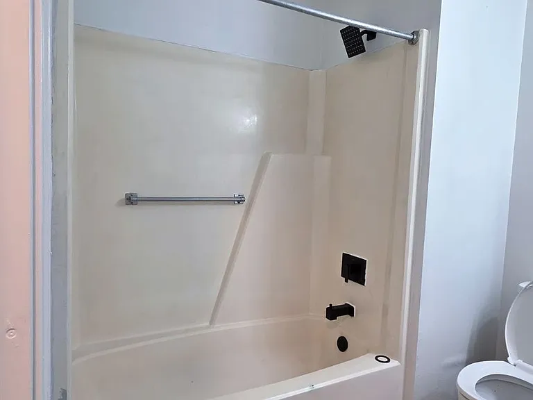 432 E Washington St #12 — Photo 5