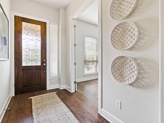 4th image of 3020 Columbus Loop