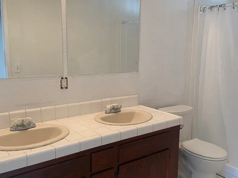 922 E Elm Ave — Photo 18