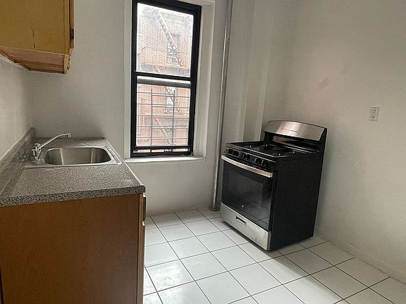 4th image of 2523 Aqueduct Ave W #C1