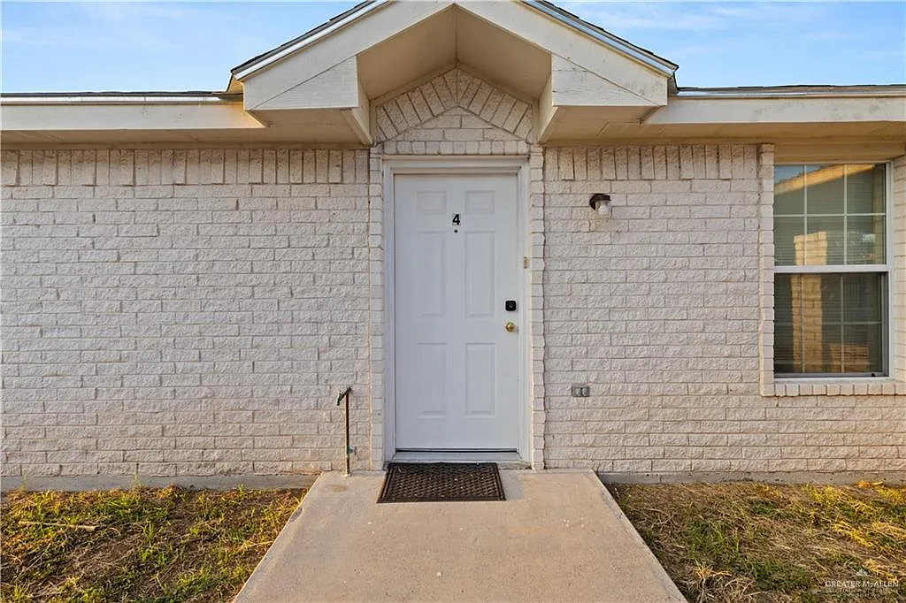 2 bed, 2.0 bath, 960 sqft, $1,200 — Photo 1