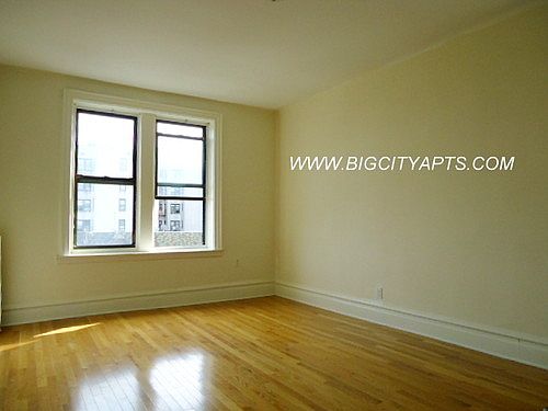 1st image of 11911 Metropolitan Ave
