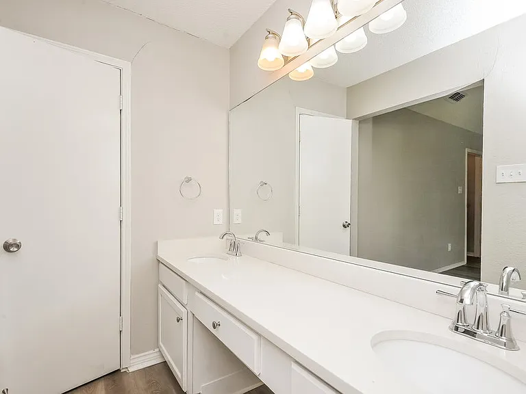 6221 Valley Forge Ct — Photo 11