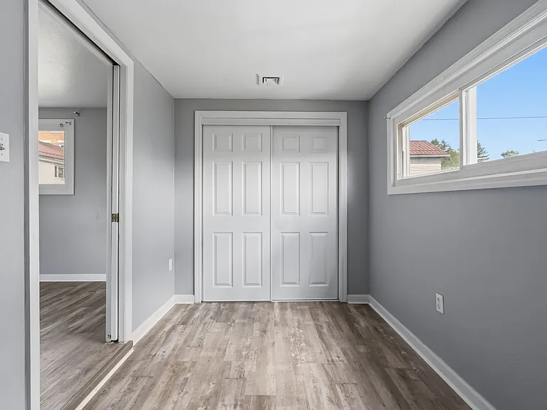 214 Campbell St — Photo 15