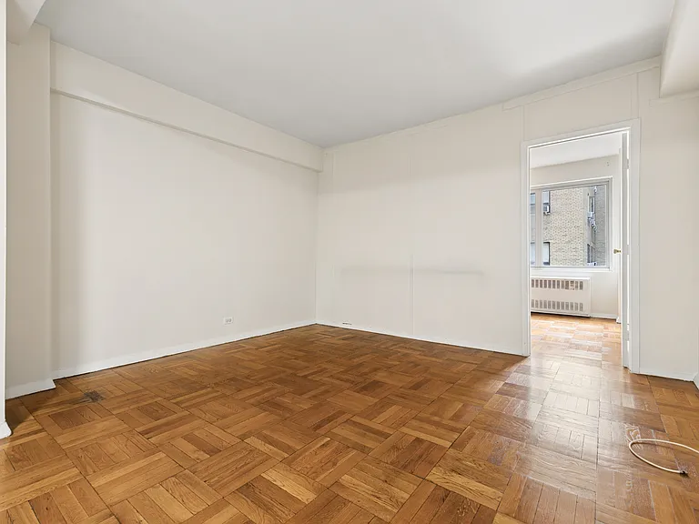 225 E 46th St #9C — Photo 3