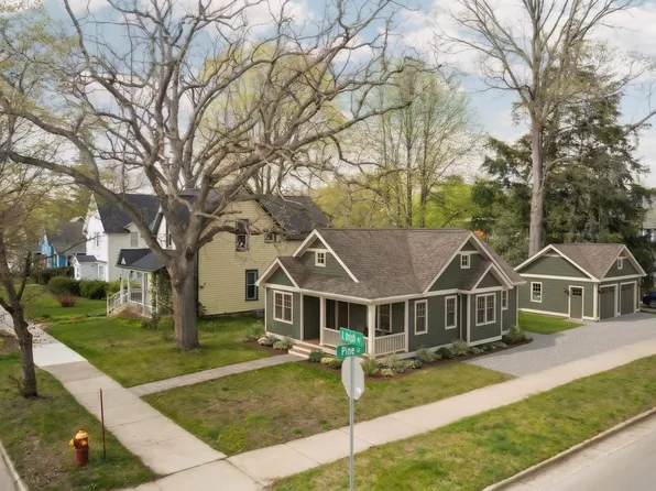 302 W 10th St, Traverse City, MI 49684