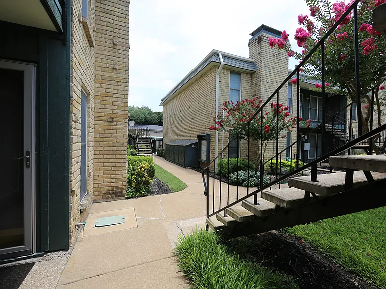 7727 Meadow Park Dr #111 — Photo 9