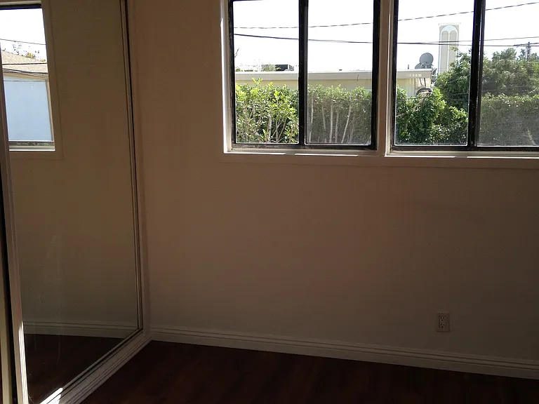 425 S Doheny Dr #5 — Photo 6