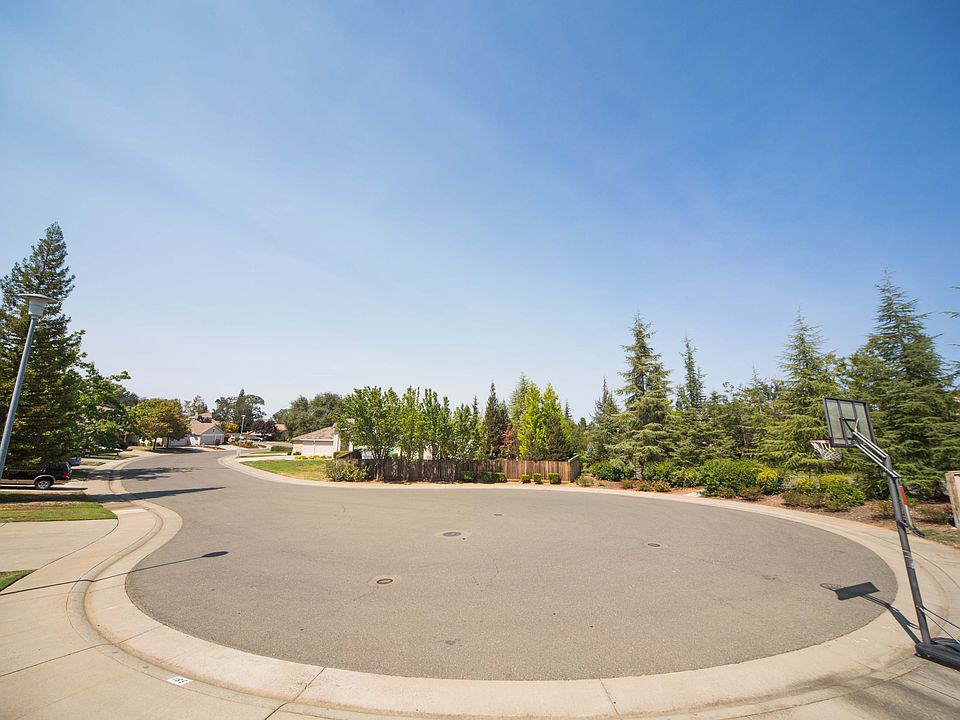 1st image of 381 Fisher Ct