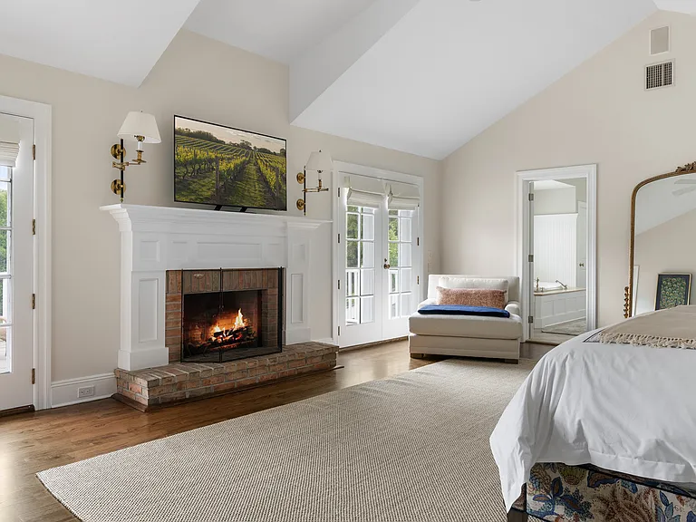 327 Georgica Rd — Photo 34