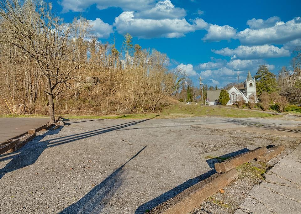 1st image of East Pkwy
