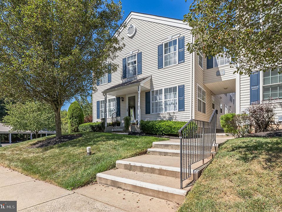 1st image of 1019 Woodview Ct #19