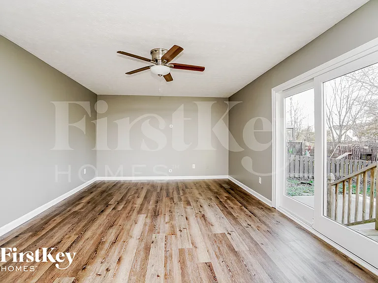 1388 Pepper Ln — Photo 3