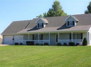 606 Whispering Pine Ln, Warrenton, MO 63383