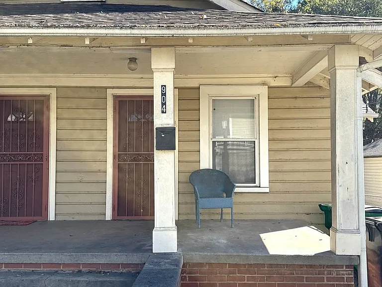 A0A69-904-906 Harrill Street — Photo 4