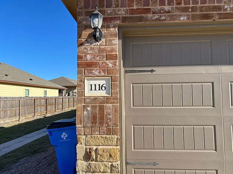 1116 Renee Way — Photo 3