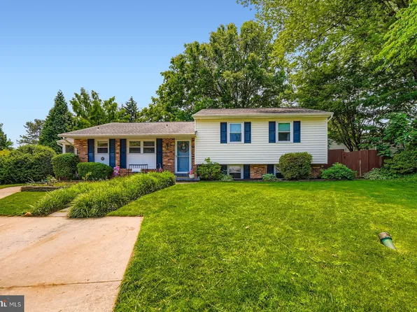 11 White Spruce Ct, Parkville, MD 21234