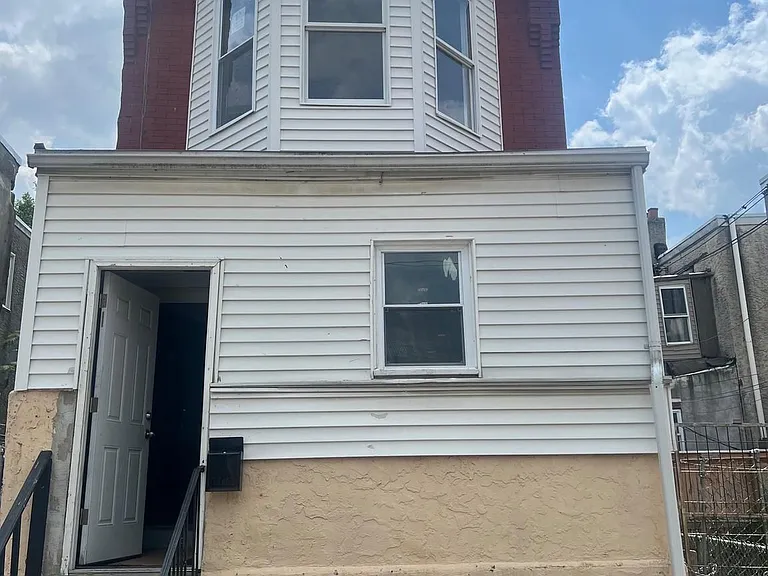 2106 S Shields St — Photo 1
