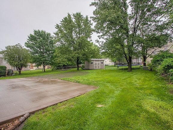 5th image of 339 SE Brownfield Dr