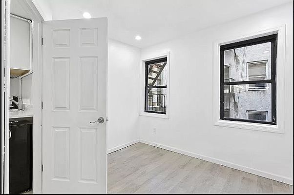 1st image of 121 Mulberry St APT 4R