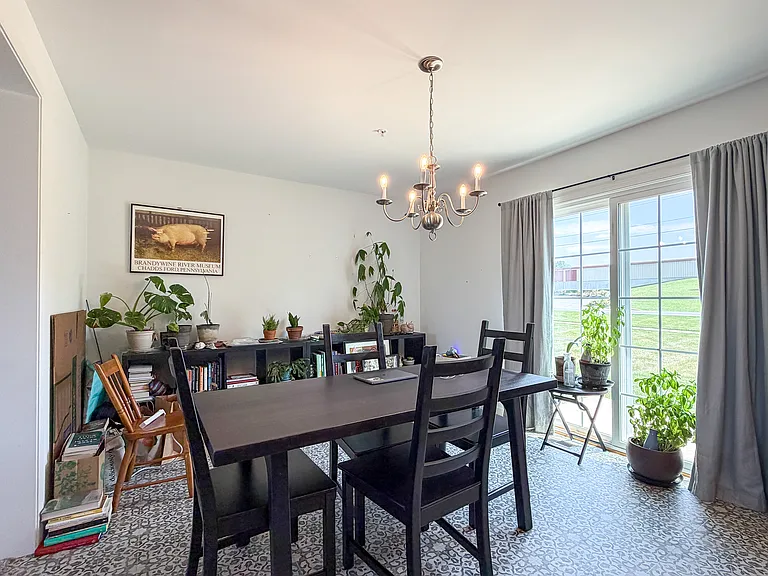 37 Southside Dr — Photo 7