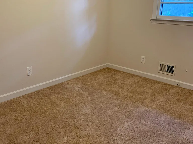 505 Locust Ln — Photo 8