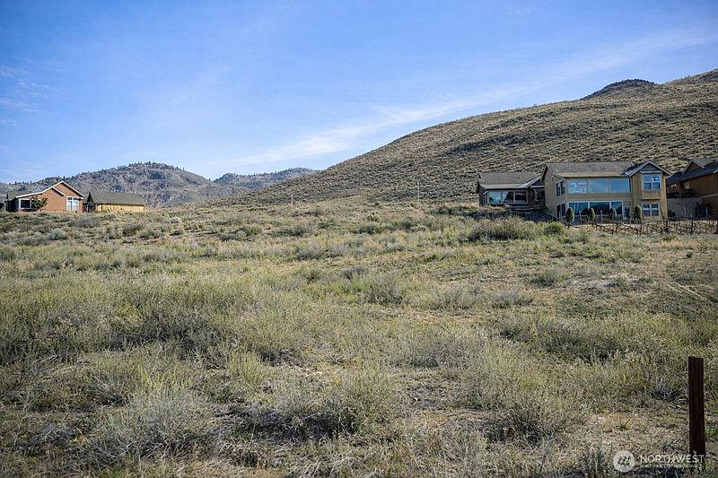 4th image of 202 Village Way