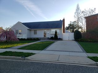 804 Woodside Dr, Wantagh, NY 11793