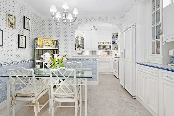 Sold by Compass | media 7