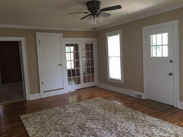 2nd image of 530 W 4th St