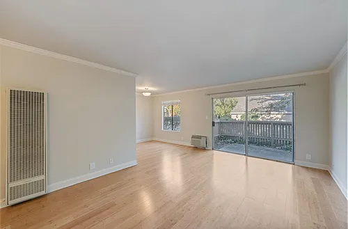 100 Devon Avenue Photo 1
