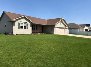 194 Robin Ln, Luxemburg, WI 54217