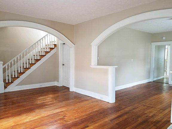 4th image of 114 Bourne Ave