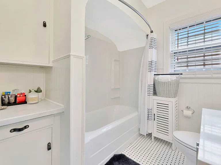 427 N Battin Ave — Photo 45