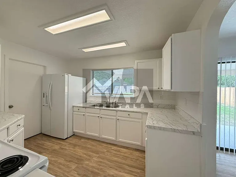 6811 Evercrest Ln — Photo 5