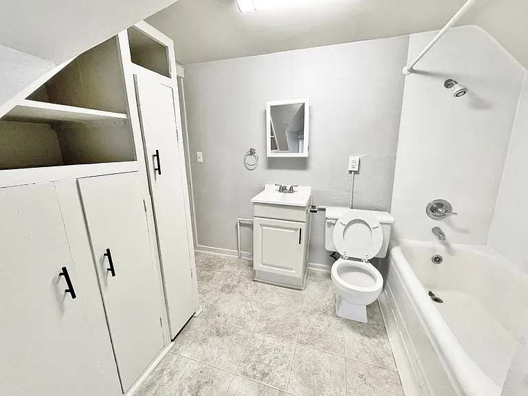 621 S Adams St — Photo 12