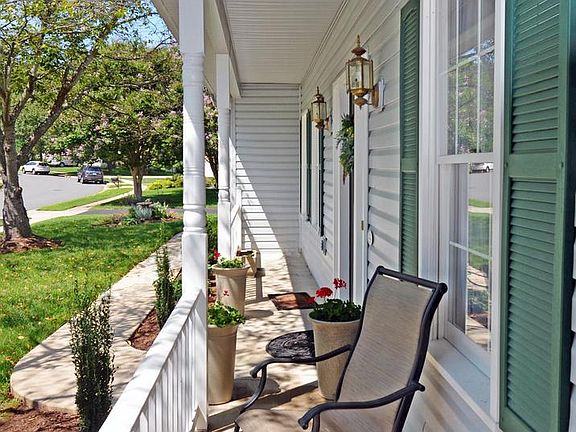 5th image of 15278 Surrey House Way