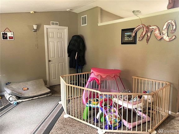 4th image of 21503 Howard Ave NE