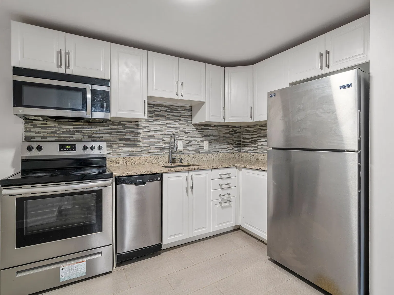 2 bed, 715 sqft, $2,200 — Photo 1