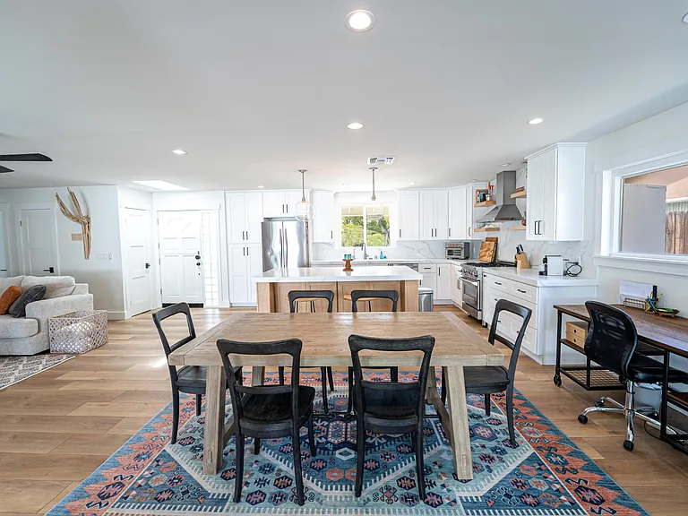 2858 Drake Ave — Photo 5