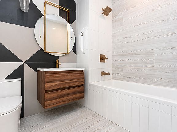 5th image of 980 Kent Ave #2