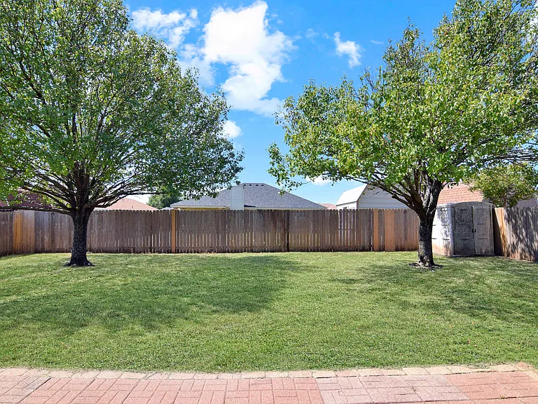 2206 Sandstone Dr — Photo 20