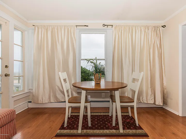 18 Ocean Ave — Photo 8
