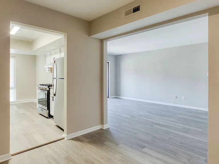 Bayville Apartments — Photo 44