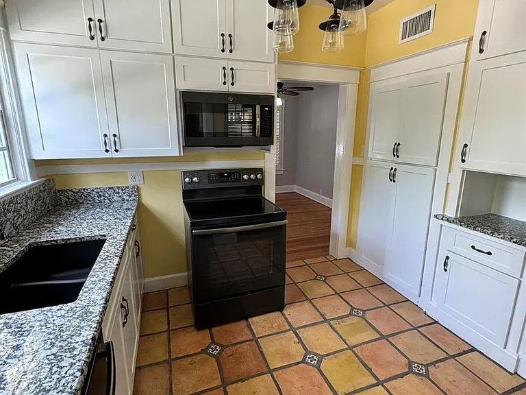 226 NE 7th Ave — Photo 8