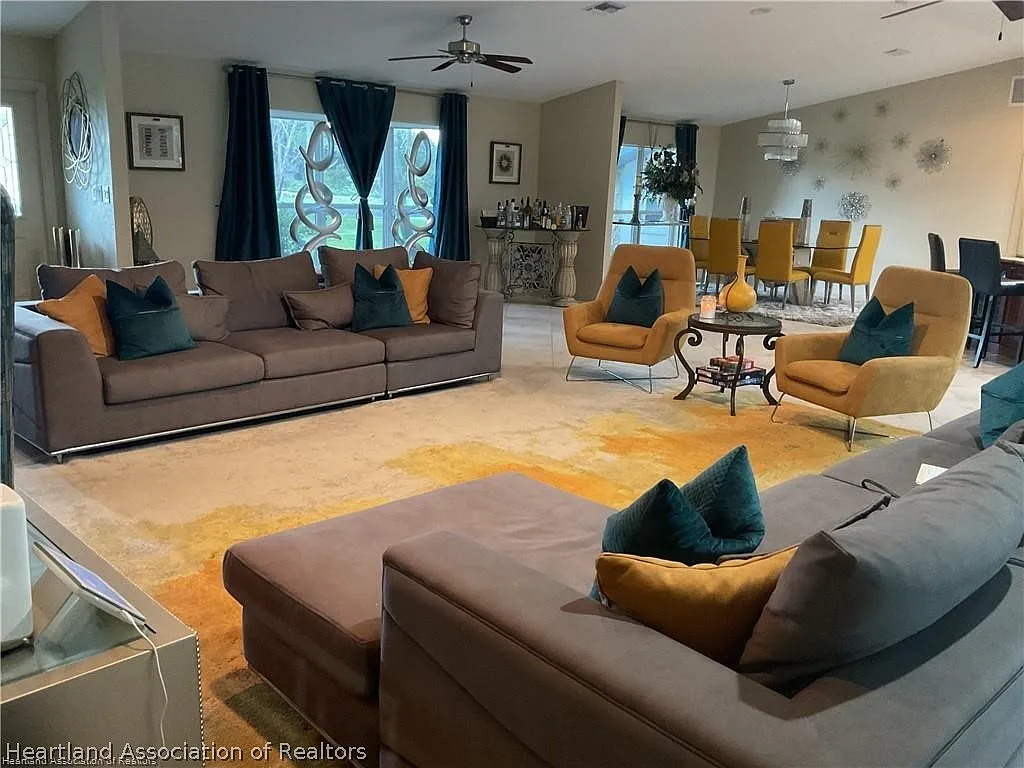 4 bed, 2.5 bath, 3497 sqft, $3,000 — Photo 4