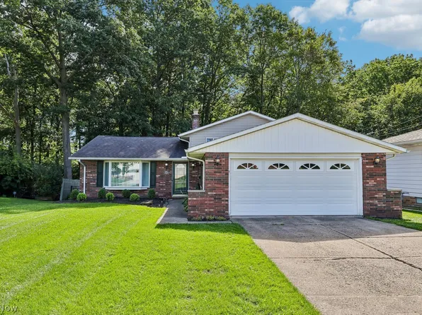 7035 W Parkview Dr, Cleveland, OH 44134