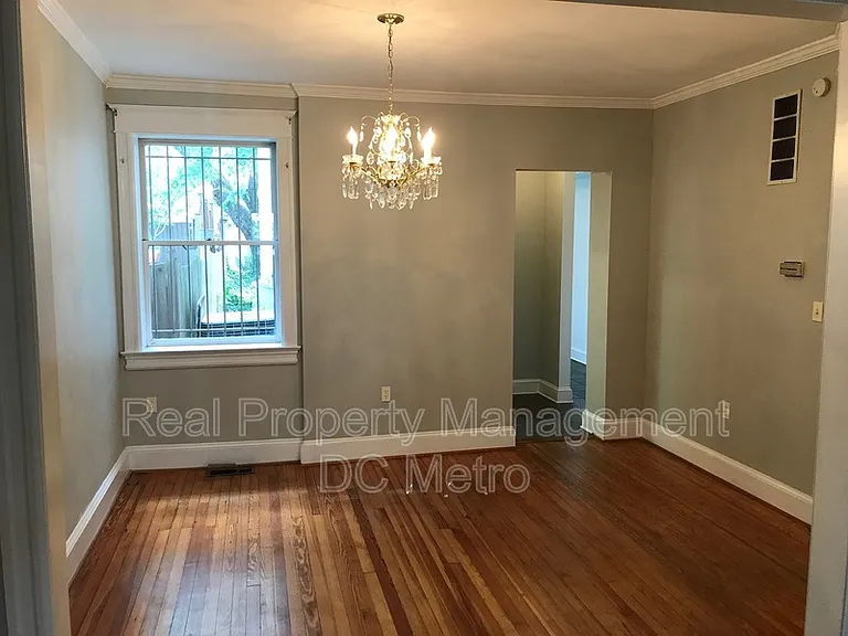 309 9th St NE — Photo 9