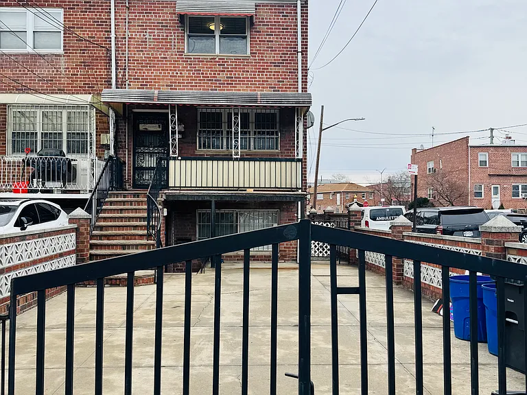 Shore Pkwy — Photo 20